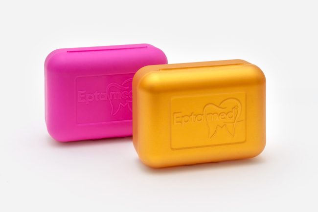 Transportboxen in Gold und Pink